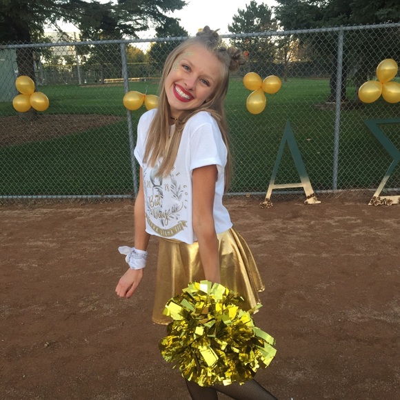 Meet your Posher, Olivia - Picture 1 of 2